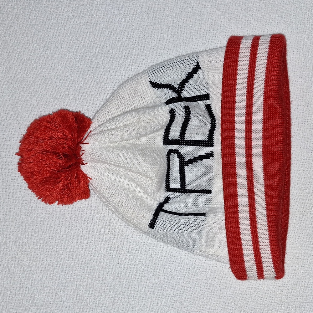 🛷 TREK beanie with red pom. White, red, black.